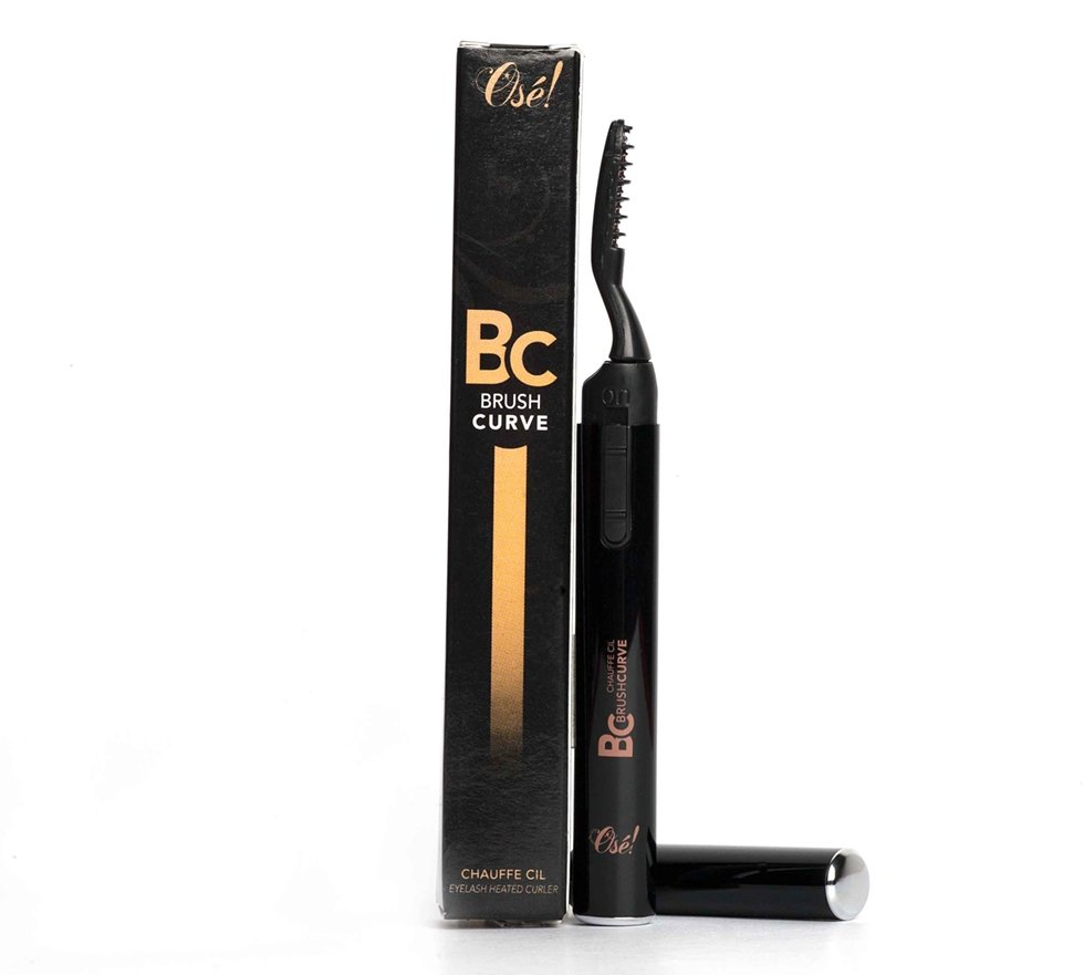 Wimpers krullen met Brush Curve wimperkruller van Osé