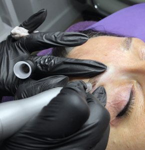 Hairstrokes opleiding wenkbrauwen